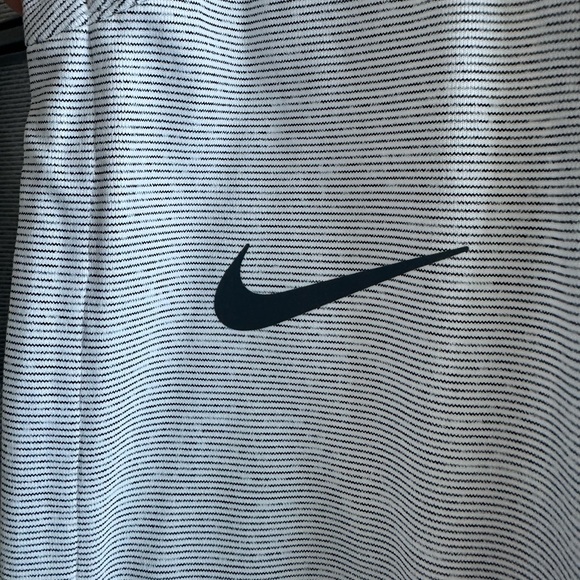 Nike Top - Picture 3 of 4